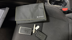 Renault Captur 1.3 TCE 140 Iconic 5dr EDC Petrol Hatchback